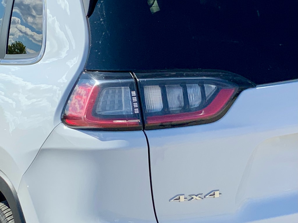 Thumbnail: 2022 Jeep Cherokee - 25