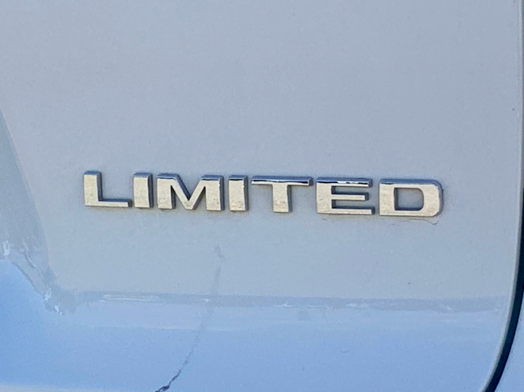 Thumbnail: 2022 Jeep Cherokee - 28