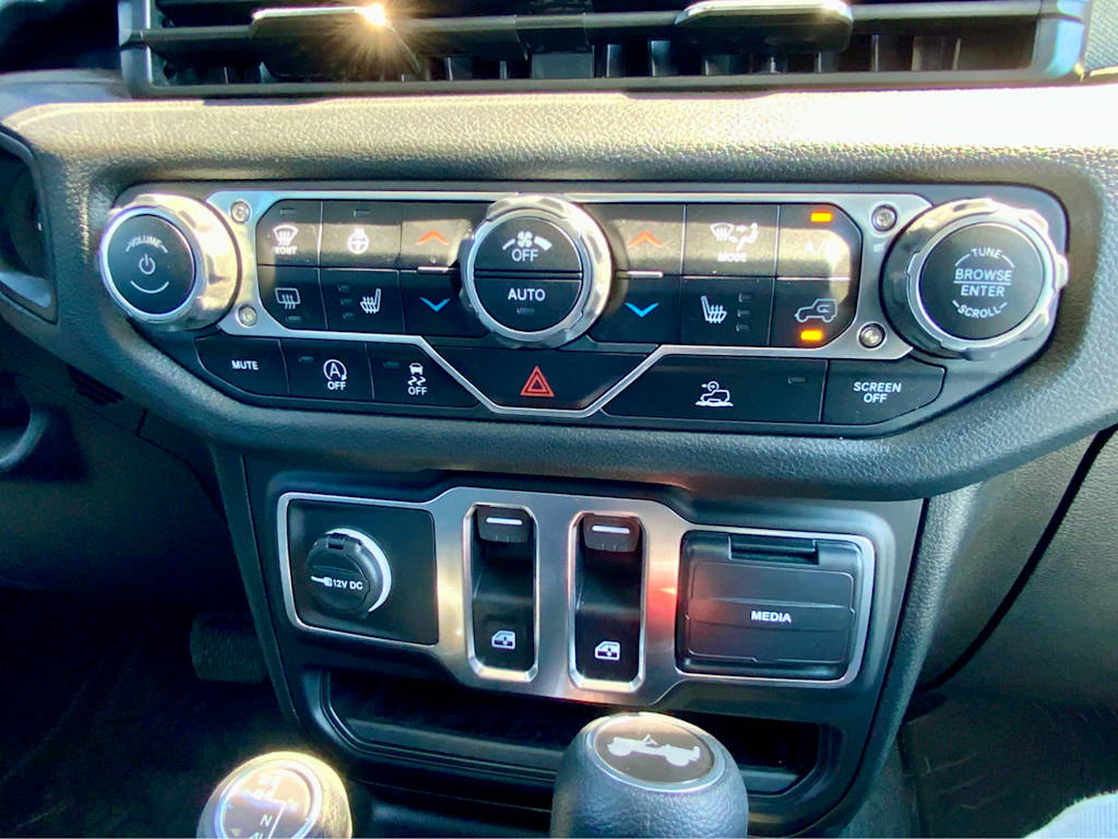 Thumbnail: 2024 Jeep Wrangler - 38