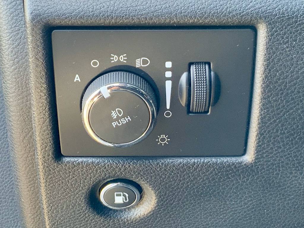 Thumbnail: 2021 Jeep Grand Cherokee - 44