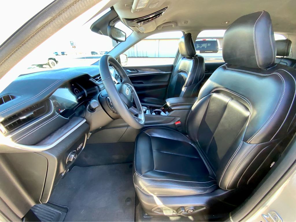 Thumbnail: 2023 Jeep Grand Cherokee - 10