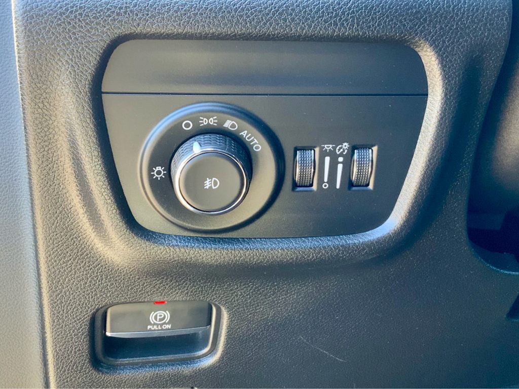 Thumbnail: 2023 Jeep Grand Cherokee - 48