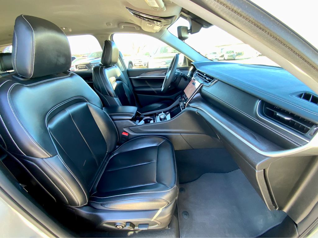 Thumbnail: 2023 Jeep Grand Cherokee - 11