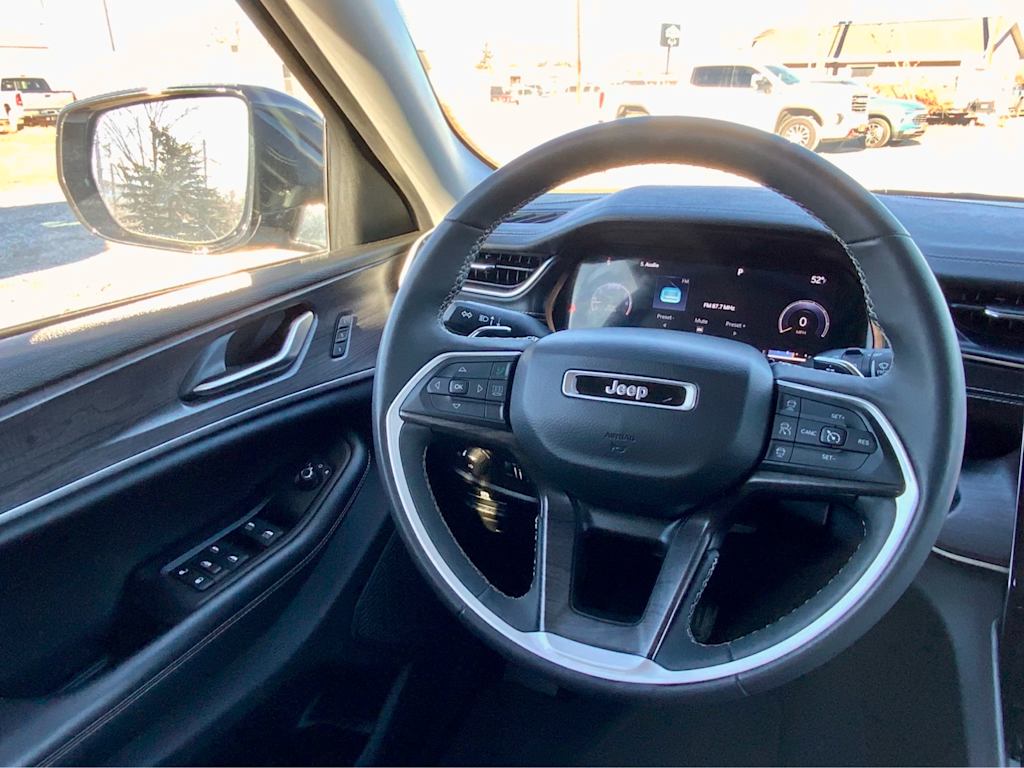 Thumbnail: 2023 Jeep Grand Cherokee - 40