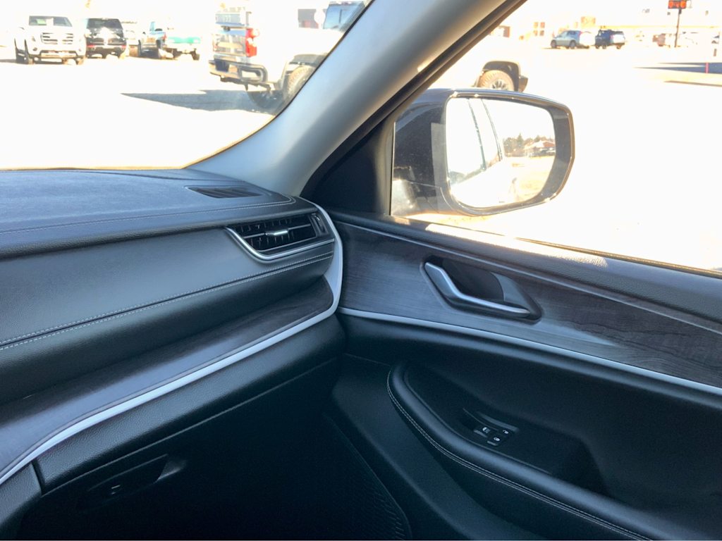 Thumbnail: 2023 Jeep Grand Cherokee - 39