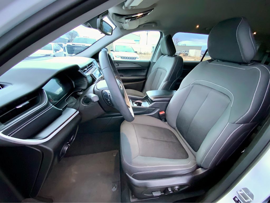 Thumbnail: 2023 Jeep Grand Cherokee L - 10