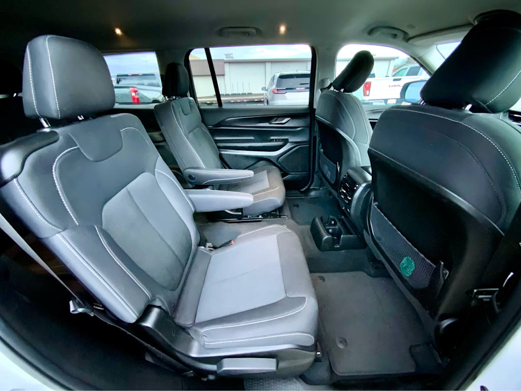 Thumbnail: 2023 Jeep Grand Cherokee L - 12