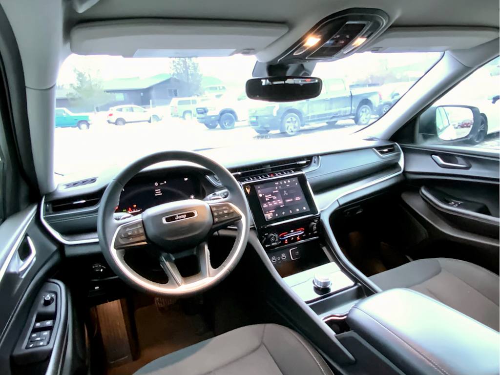 Thumbnail: 2023 Jeep Grand Cherokee L - 9