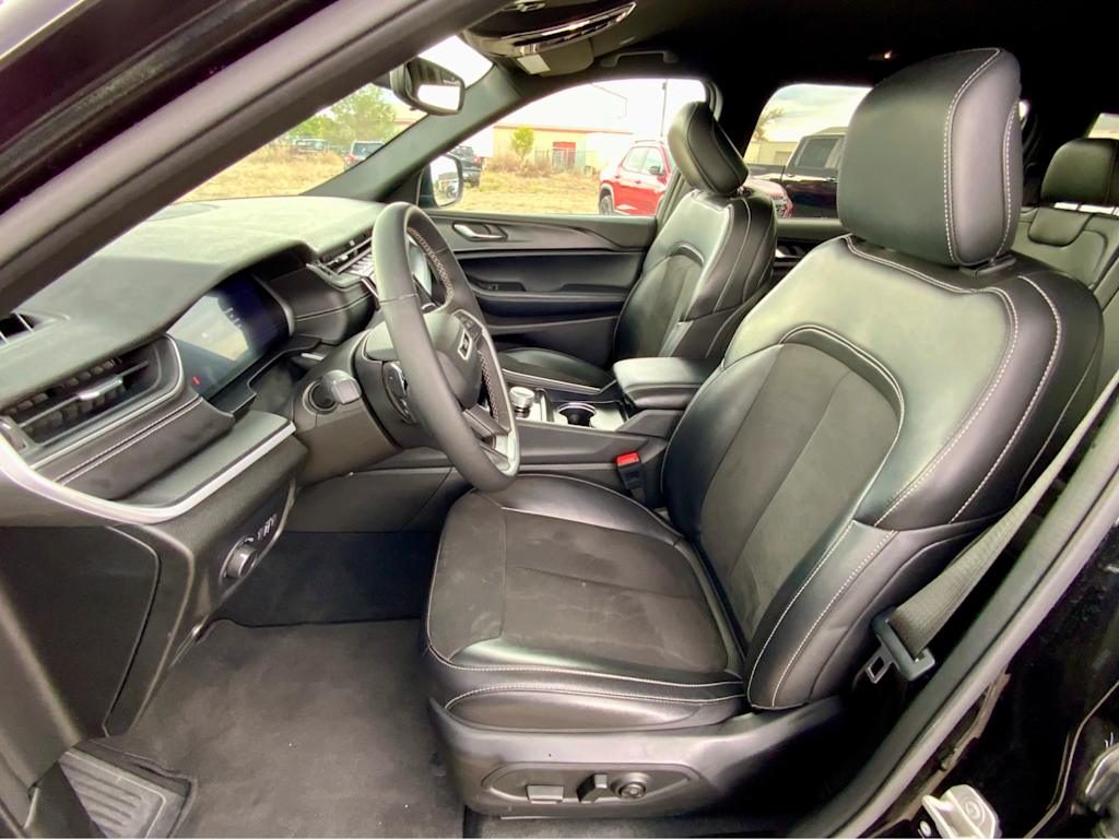 Thumbnail: 2024 Jeep Grand Cherokee L - 10