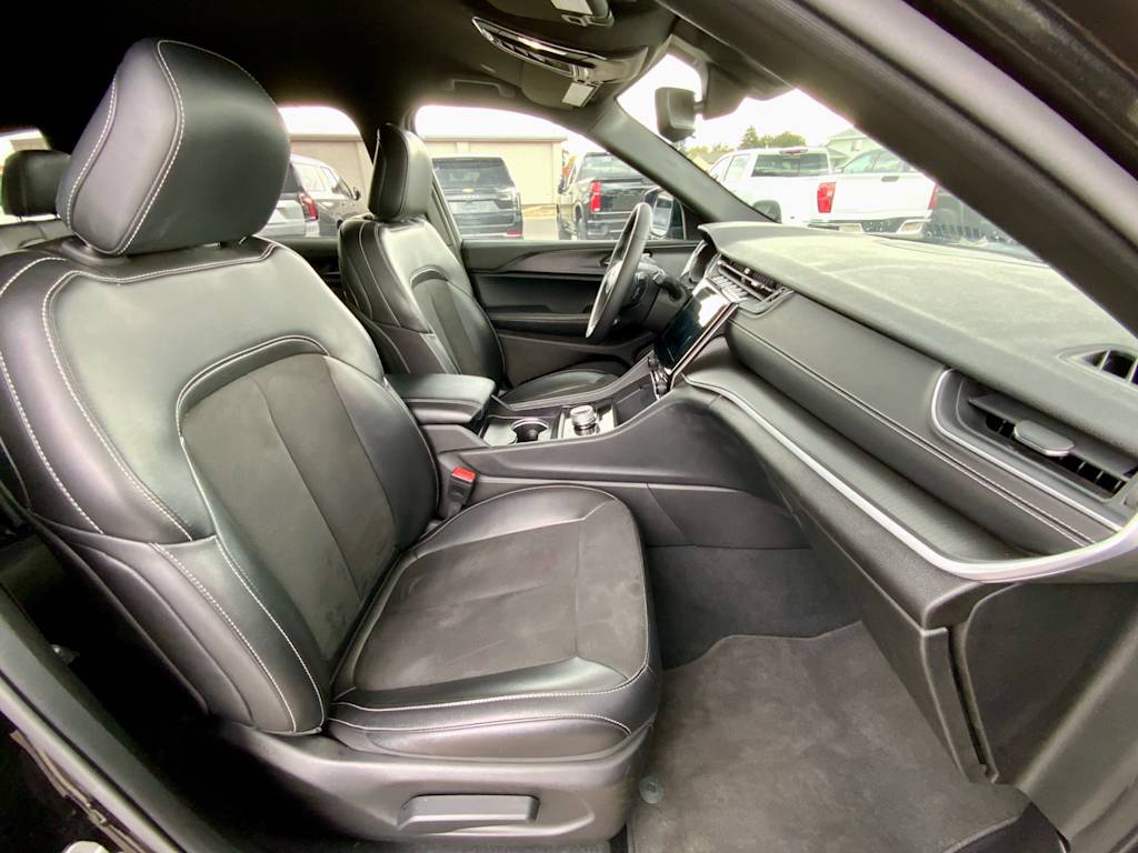 Thumbnail: 2024 Jeep Grand Cherokee L - 11