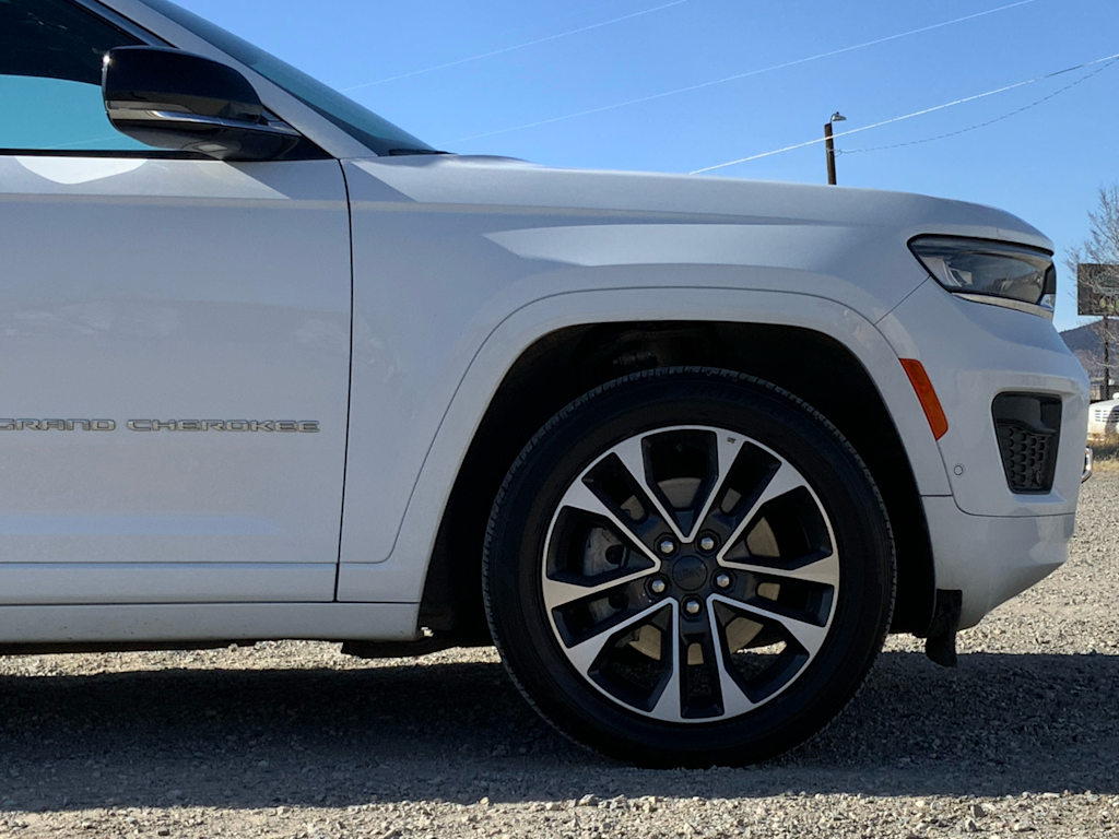 2023 Jeep Grand Cherokee L Overland 8