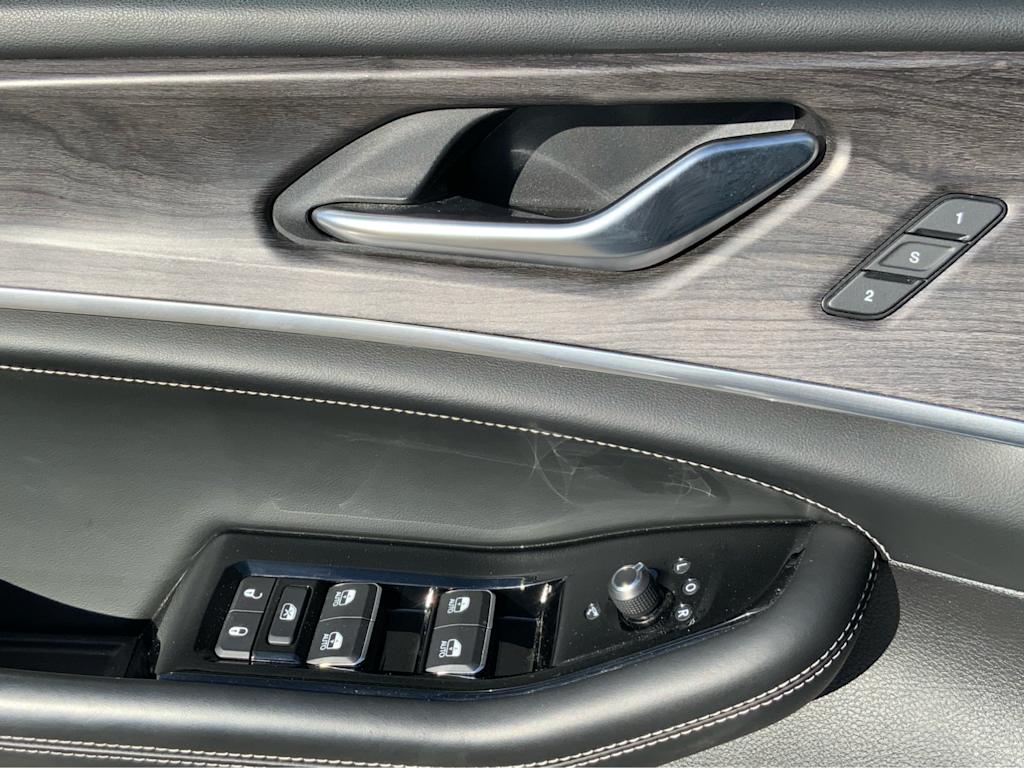 2023 Jeep Grand Cherokee L Overland 40