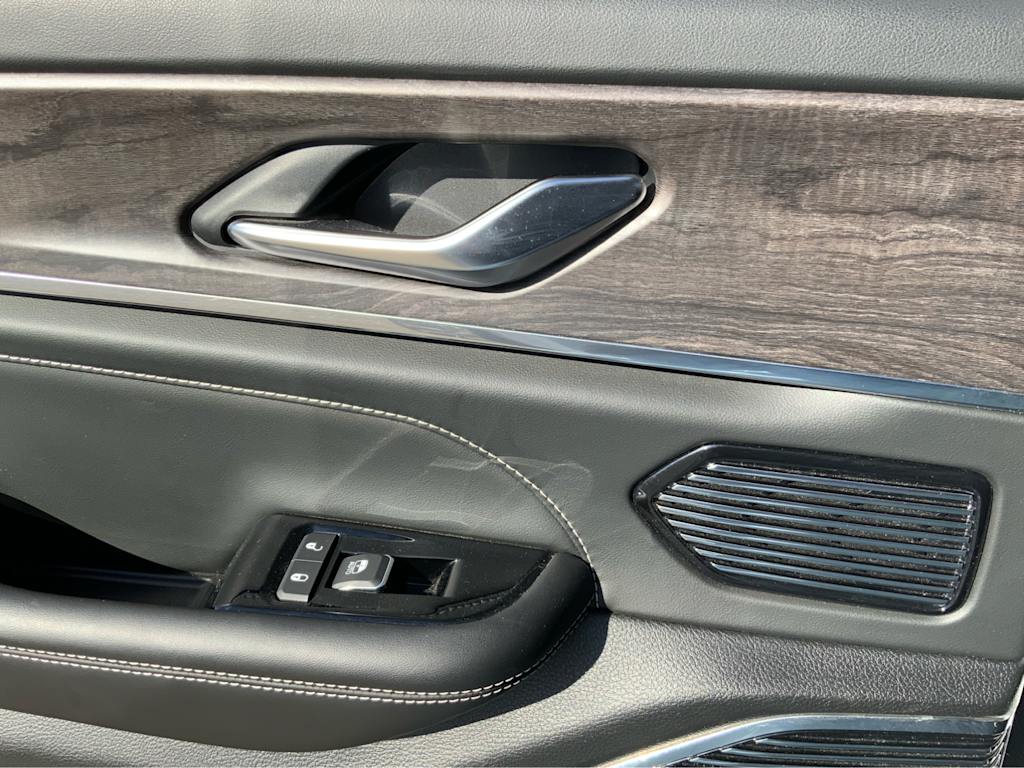 2023 Jeep Grand Cherokee L Overland 41