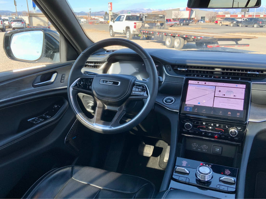2023 Jeep Grand Cherokee L Overland 32