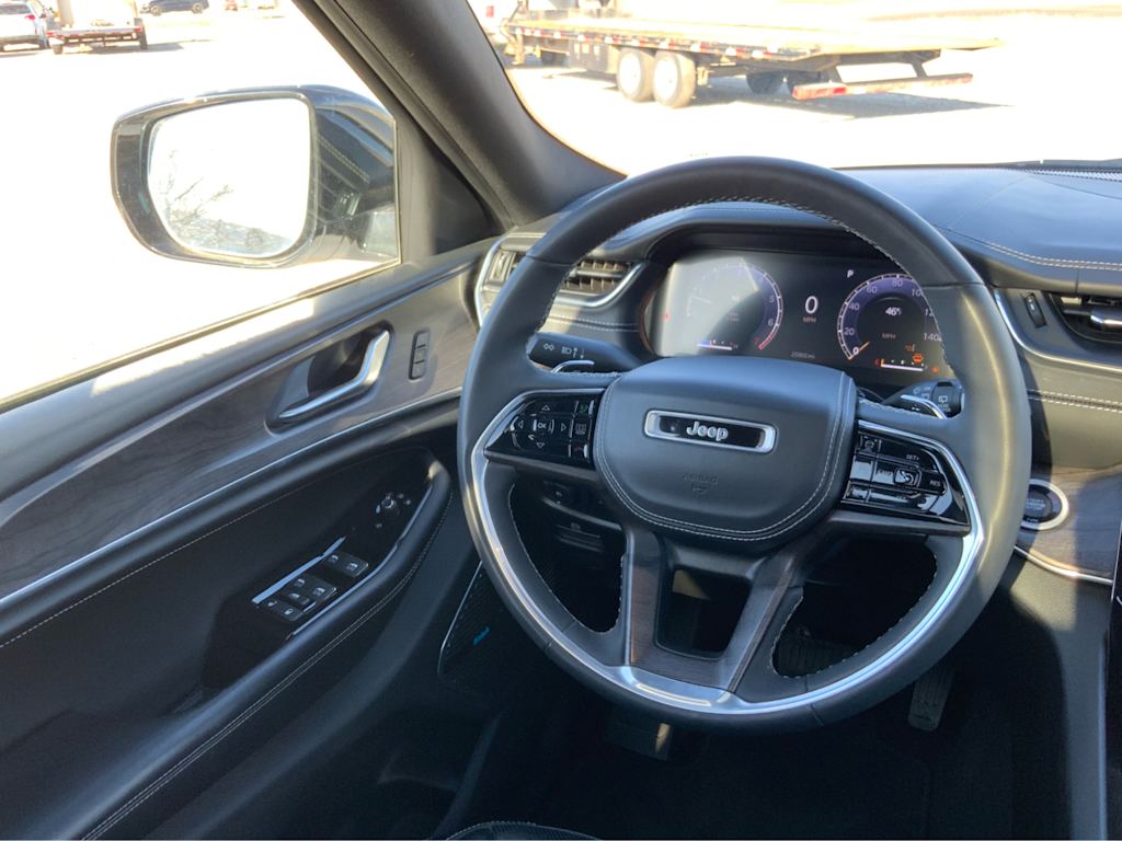 2023 Jeep Grand Cherokee L Overland 38