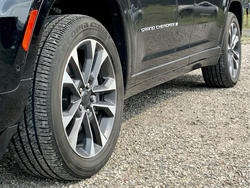 Thumbnail: 2024 Jeep Grand Cherokee L - 25