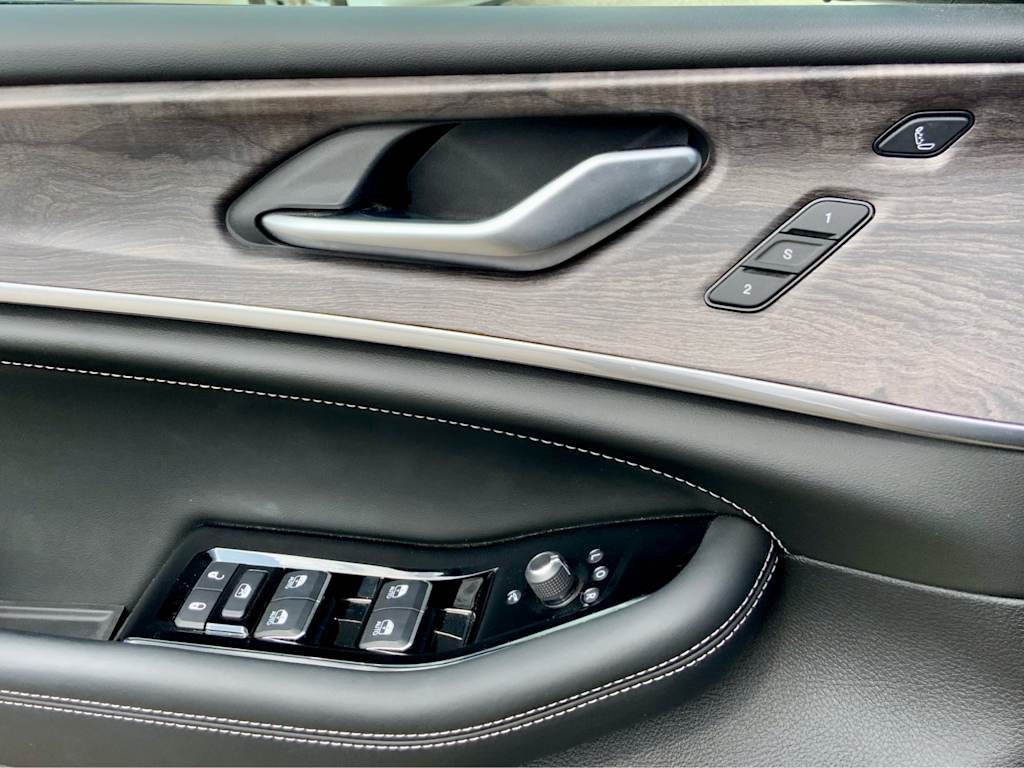 Thumbnail: 2023 Jeep Grand Cherokee L - 41