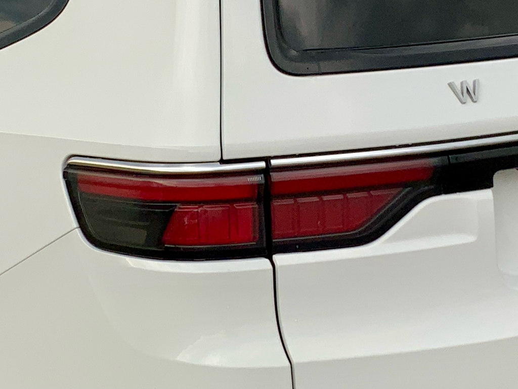 Thumbnail: 2024 Jeep Wagoneer - 25