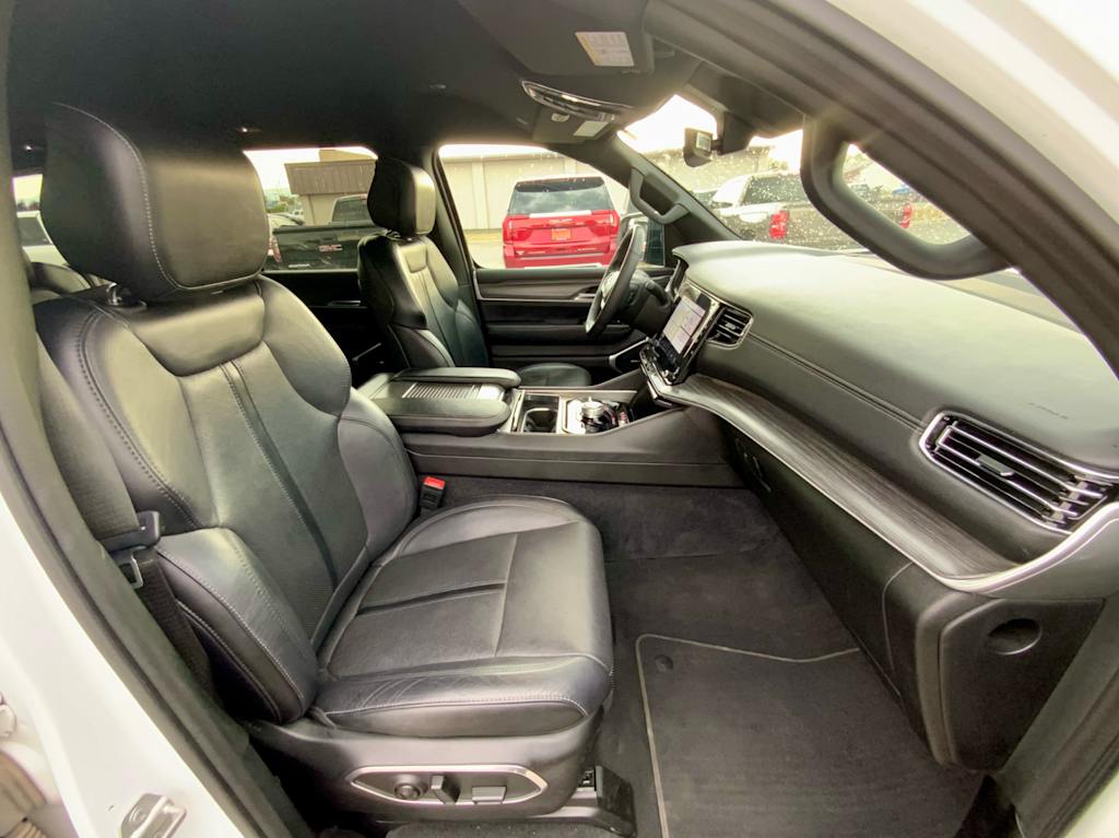 Thumbnail: 2024 Jeep Wagoneer - 11