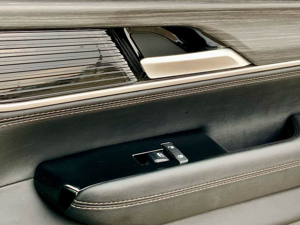 Thumbnail: 2024 Jeep Wagoneer - 42