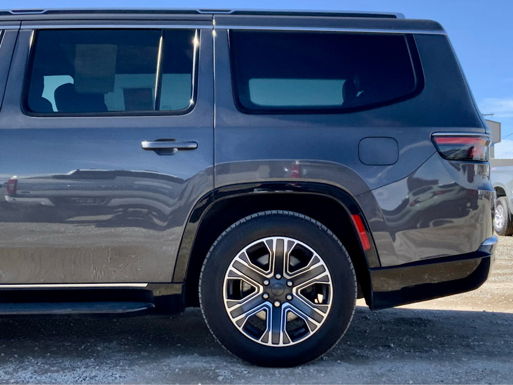 Thumbnail: 2022 Jeep Wagoneer - 7