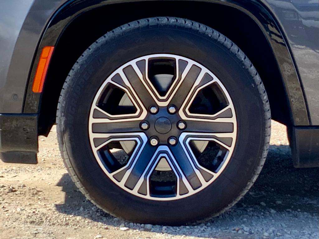 Thumbnail: 2022 Jeep Wagoneer - 24