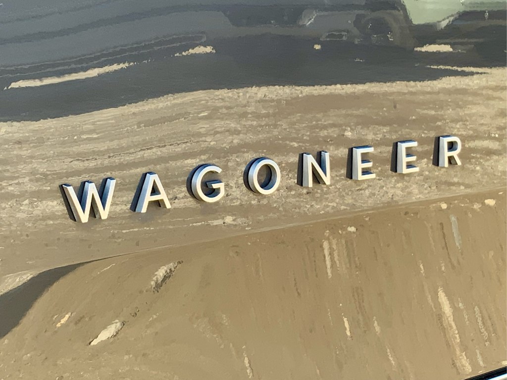 Thumbnail: 2022 Jeep Wagoneer - 26