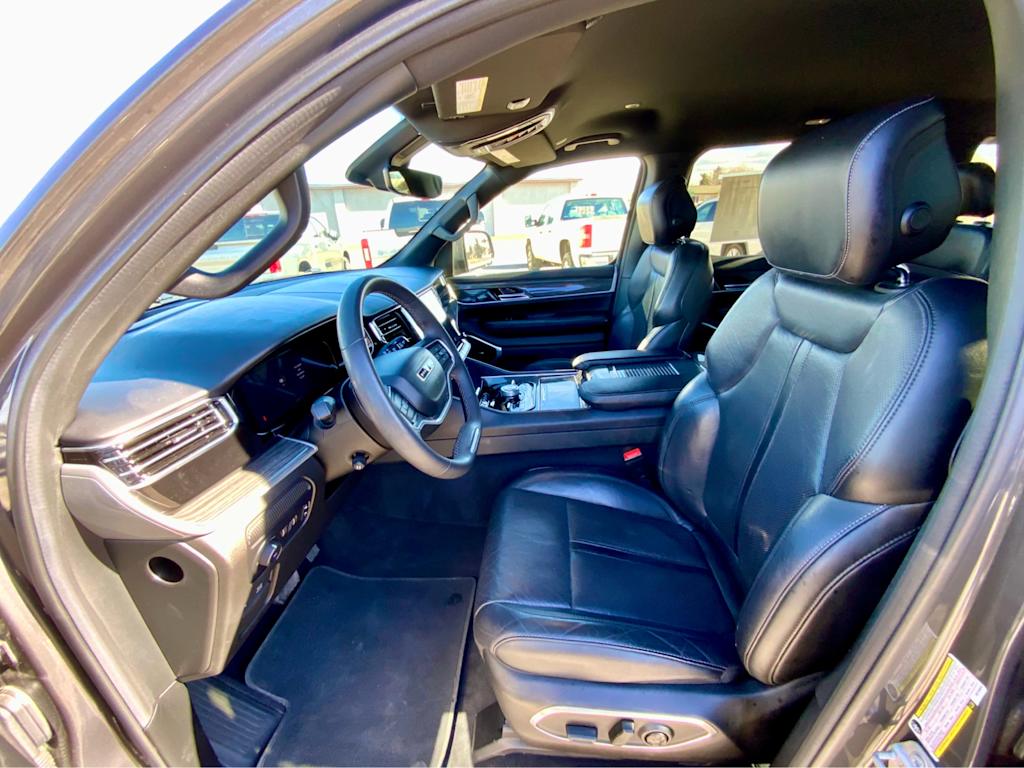 Thumbnail: 2022 Jeep Wagoneer - 9