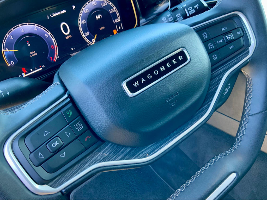 Thumbnail: 2022 Jeep Wagoneer - 38