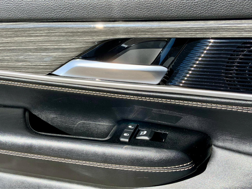 Thumbnail: 2022 Jeep Wagoneer - 45