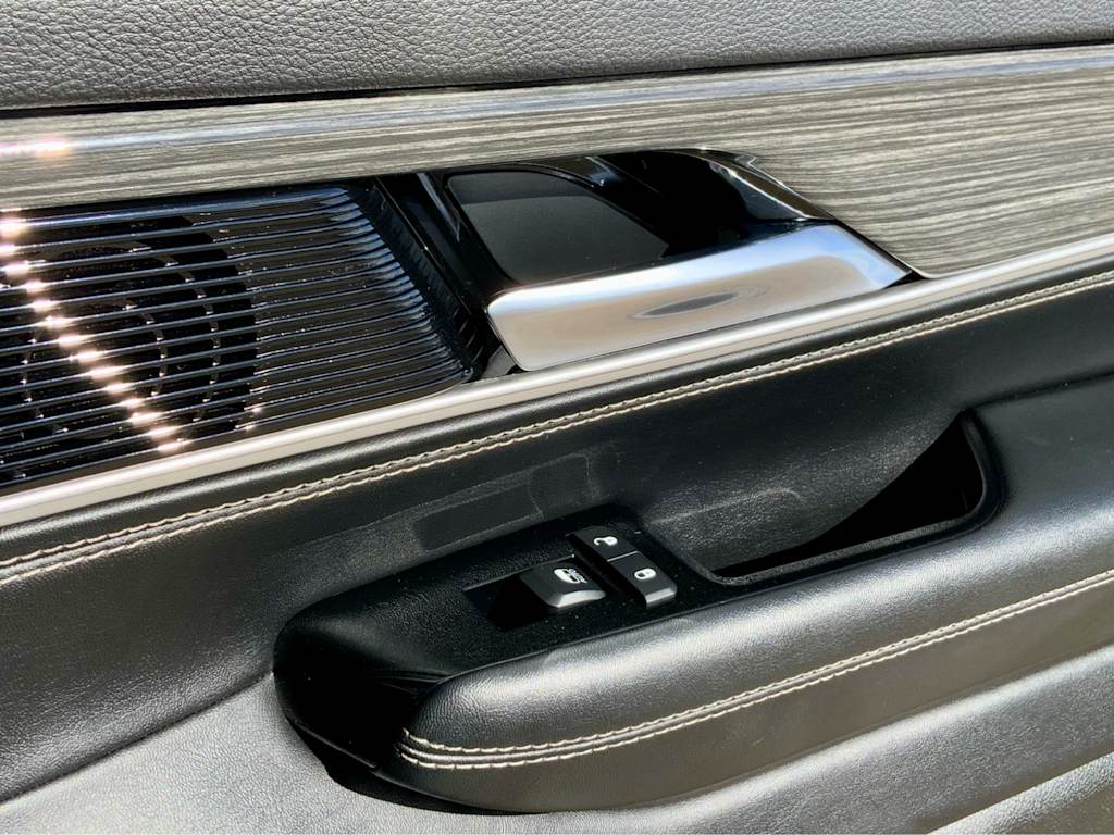 Thumbnail: 2022 Jeep Wagoneer - 47