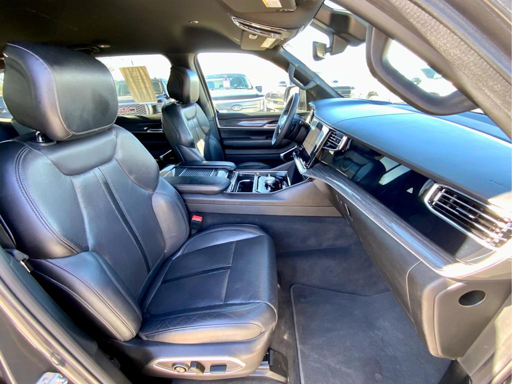 Thumbnail: 2022 Jeep Wagoneer - 10