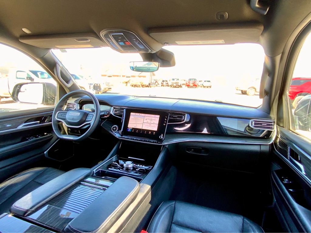 Thumbnail: 2022 Jeep Wagoneer - 12