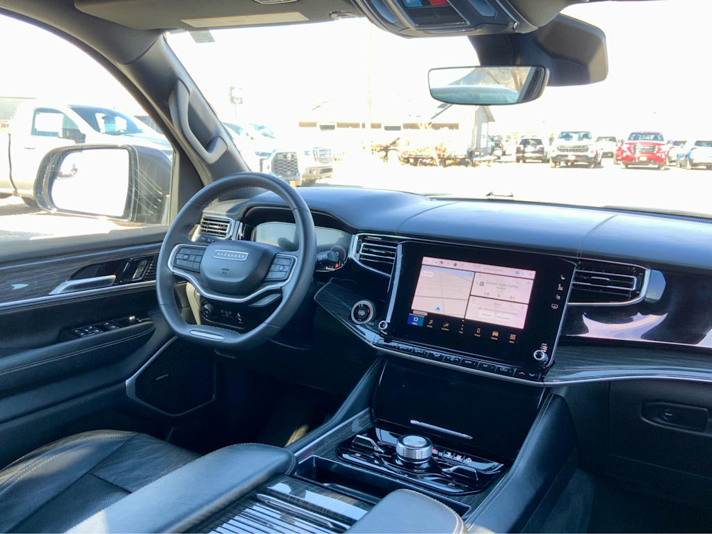 Thumbnail: 2022 Jeep Wagoneer - 34