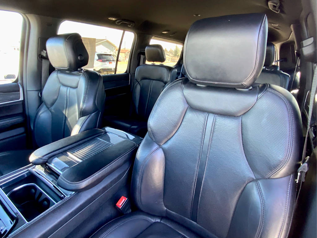 Thumbnail: 2022 Jeep Wagoneer - 29