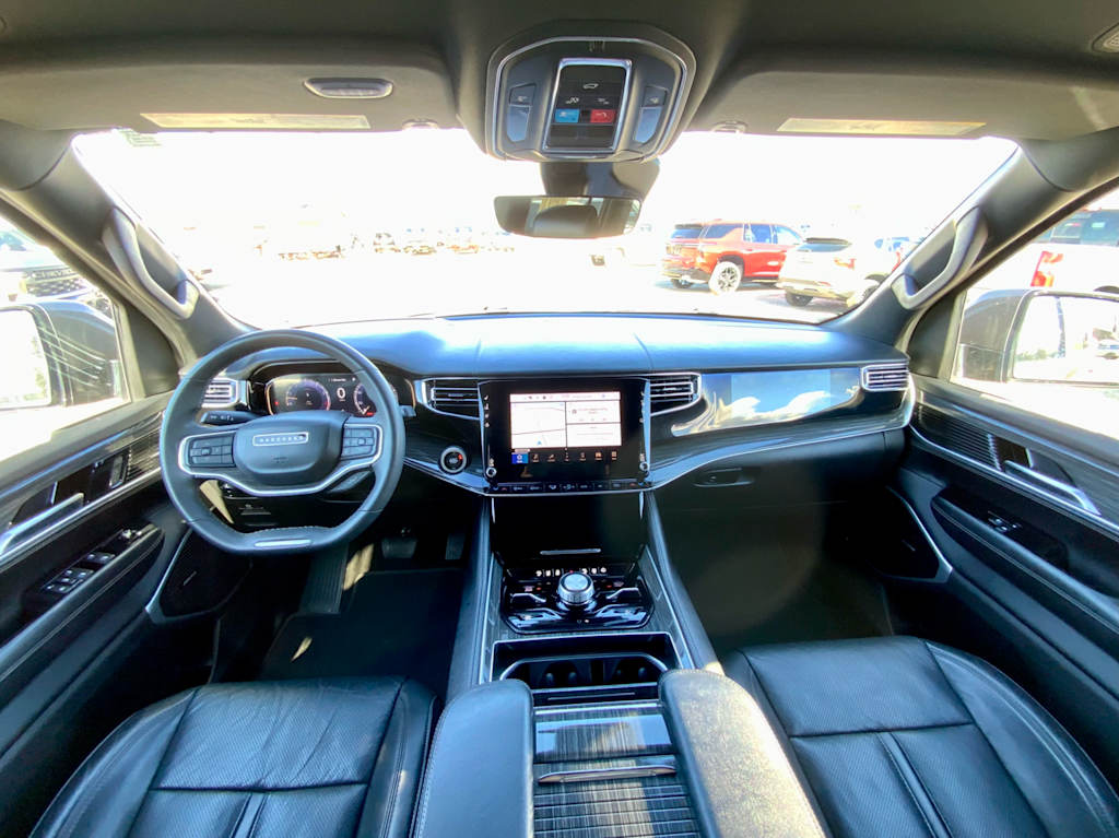 Thumbnail: 2022 Jeep Wagoneer - 2