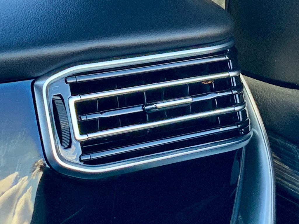 Thumbnail: 2022 Jeep Wagoneer - 44