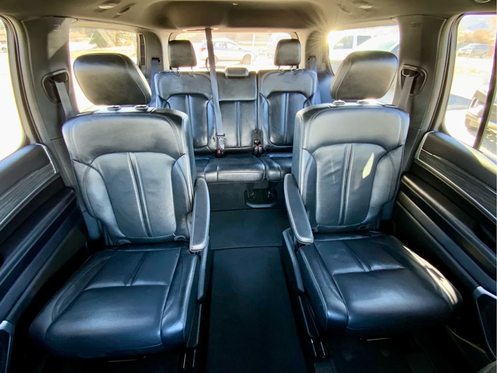 Thumbnail: 2022 Jeep Wagoneer - 32