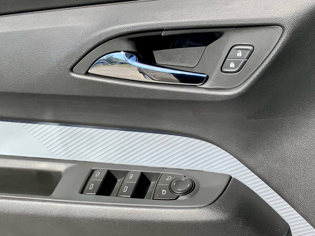 Thumbnail: 2027 Chevrolet Bolt EV - 37