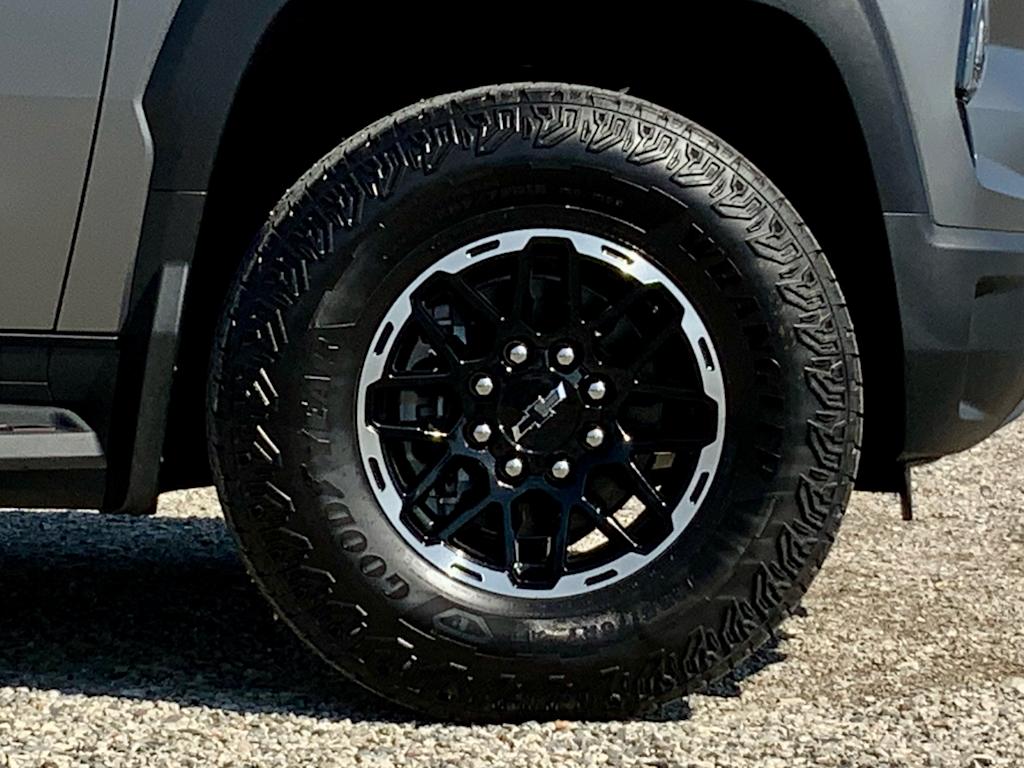 Thumbnail: 2026 Chevrolet Silverado EV - 32