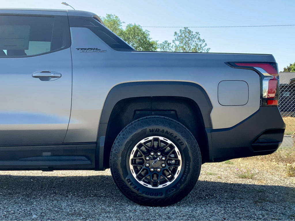 Thumbnail: 2026 Chevrolet Silverado EV - 8