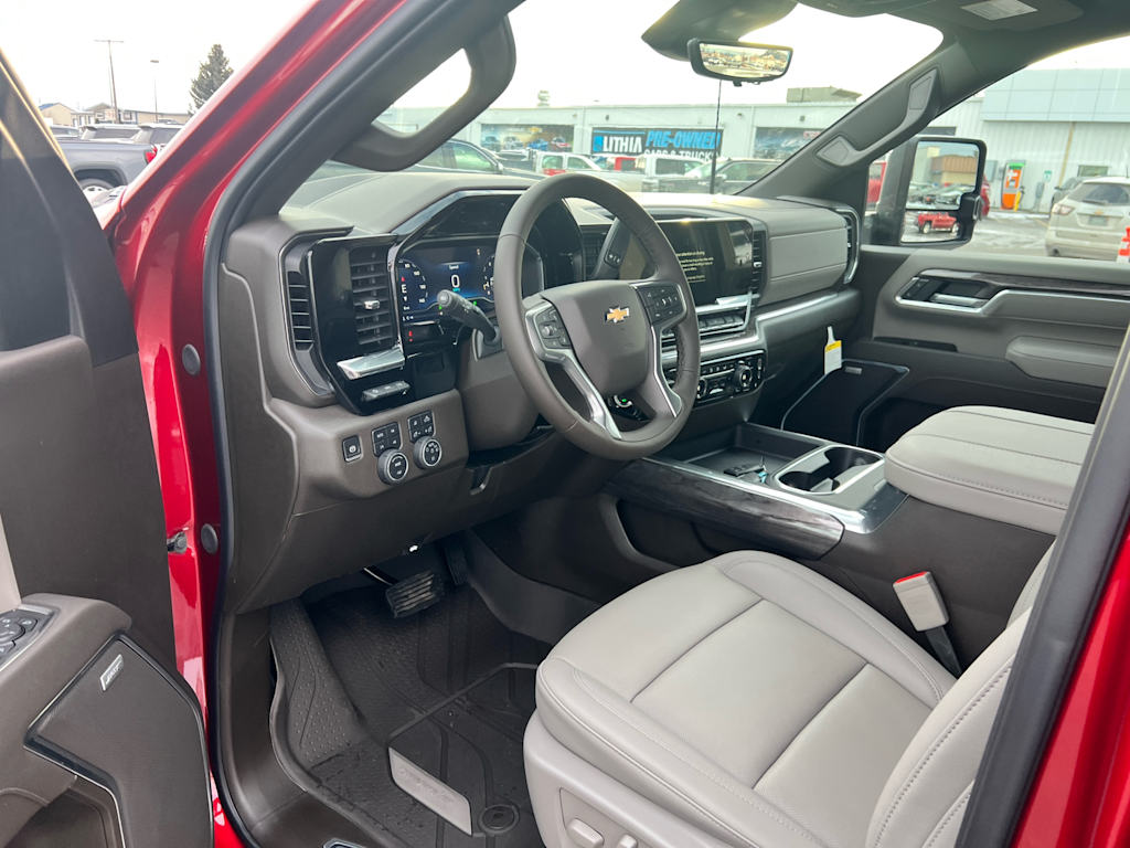 2025 Chevrolet Silverado 3500 LTZ 10