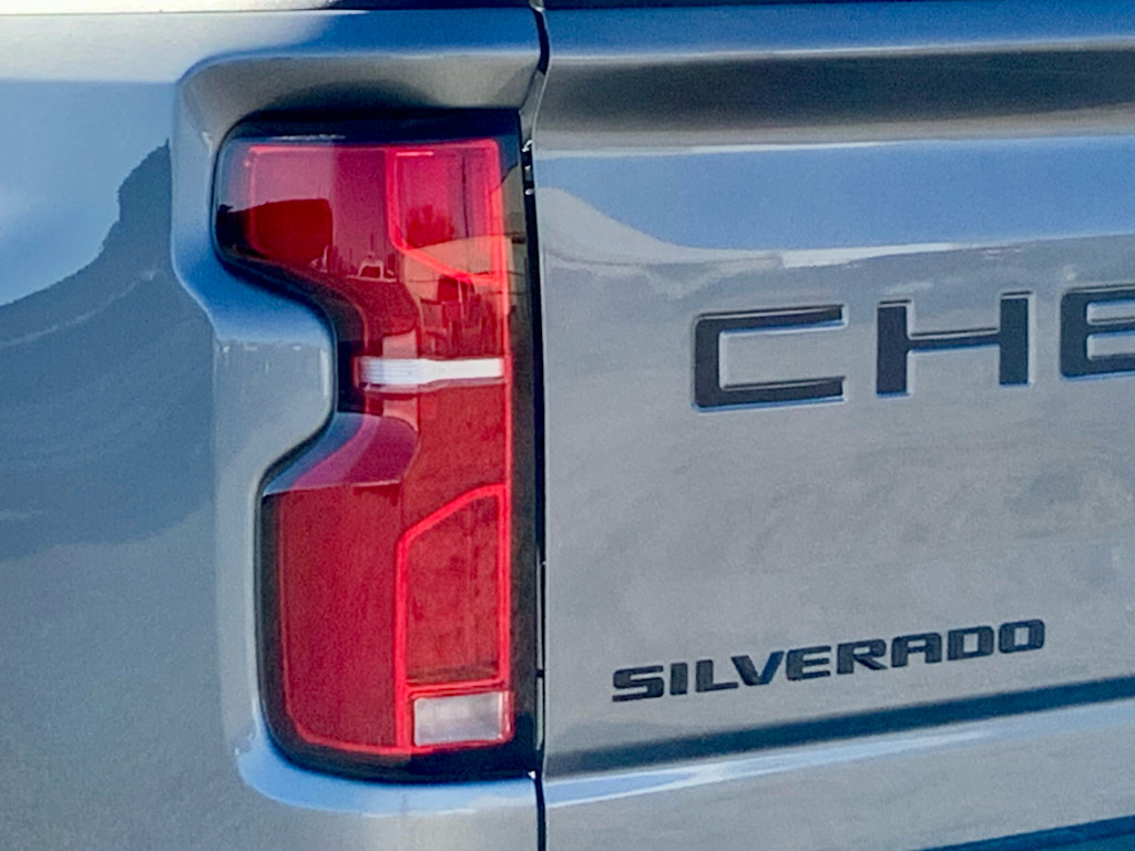 Thumbnail: 2026 Chevrolet Silverado 3500 - 26