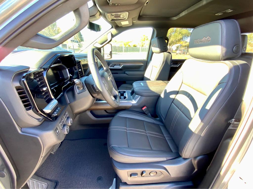 Thumbnail: 2026 Chevrolet Silverado 3500 - 10