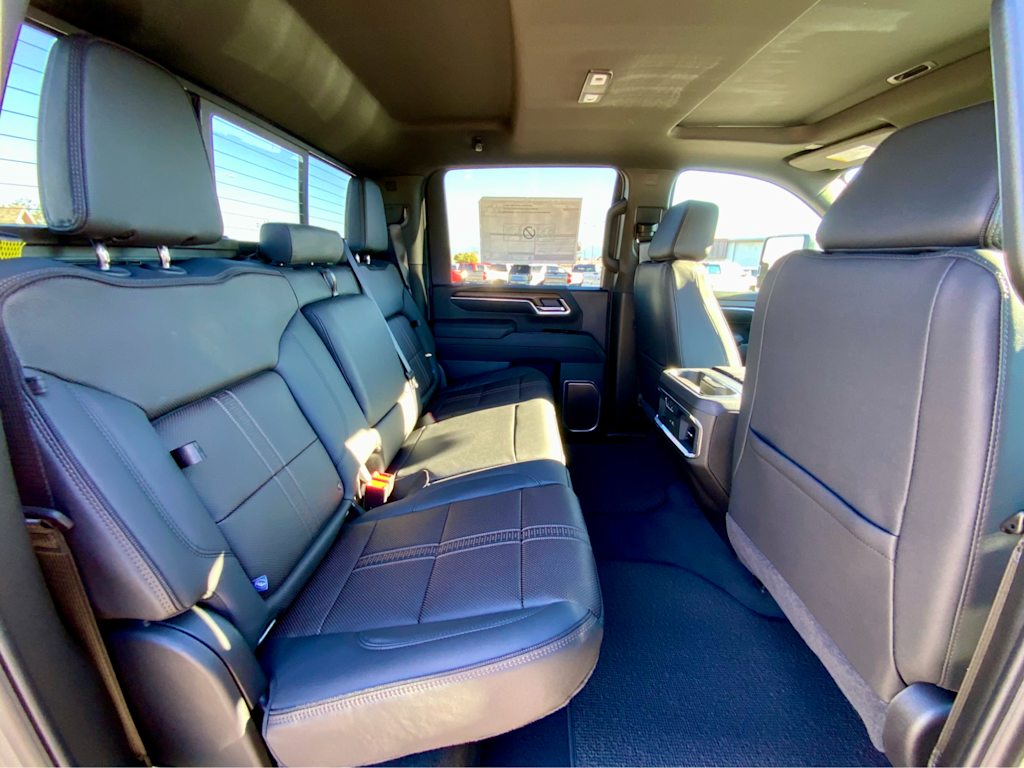 Thumbnail: 2026 Chevrolet Silverado 3500 - 38