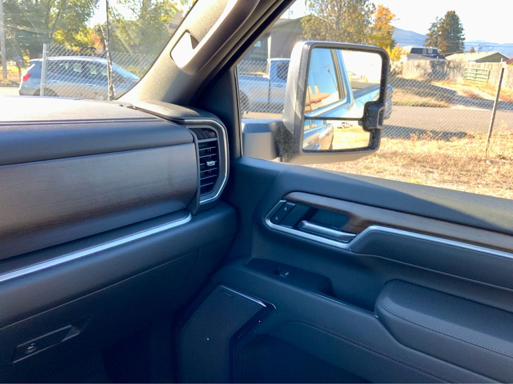 Thumbnail: 2026 Chevrolet Silverado 3500 - 45