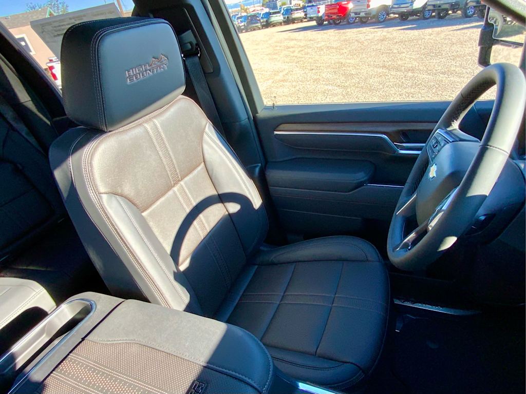 Thumbnail: 2026 Chevrolet Silverado 3500 - 41