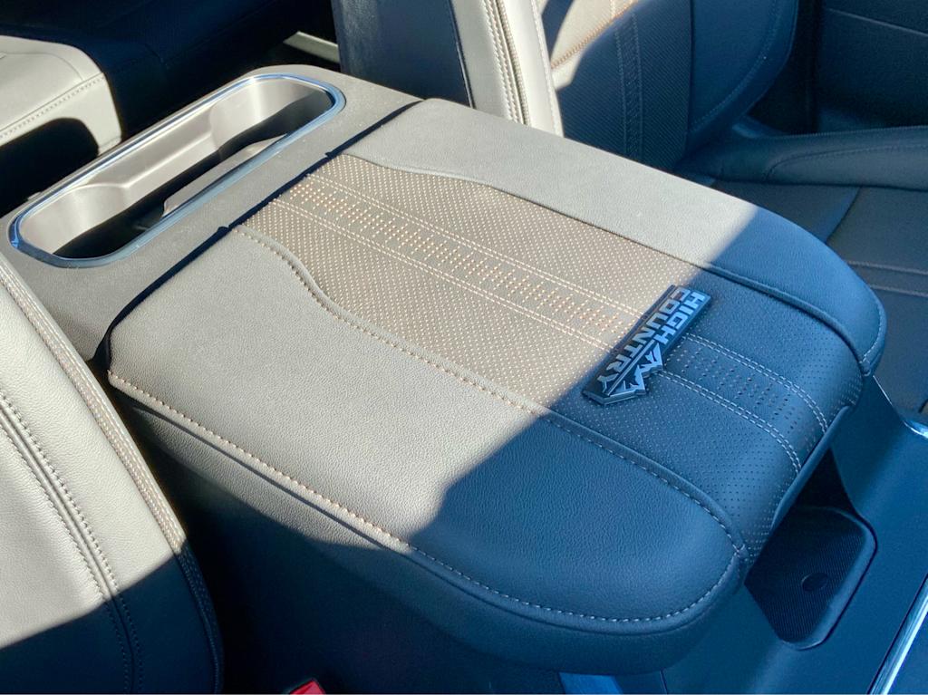 Thumbnail: 2026 Chevrolet Silverado 3500 - 43