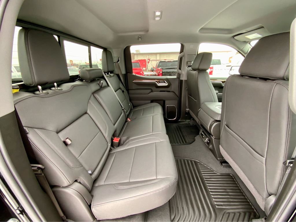 Thumbnail: 2026 Chevrolet Silverado 1500 - 32