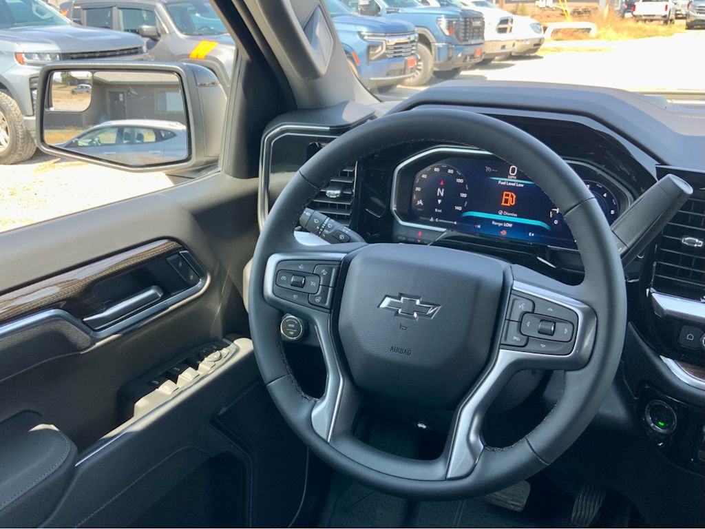 Thumbnail: 2026 Chevrolet Silverado 1500 - 13